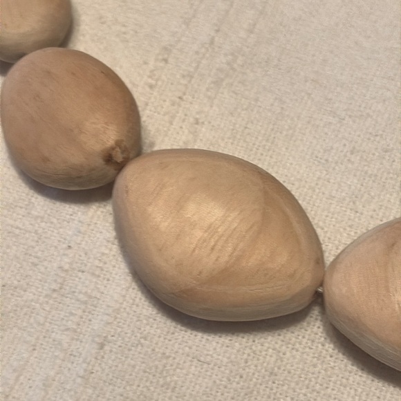 VTG 90s Kenneth Cole long wood bead Necklace silver tone hardware 13” - Picture 7 of 10